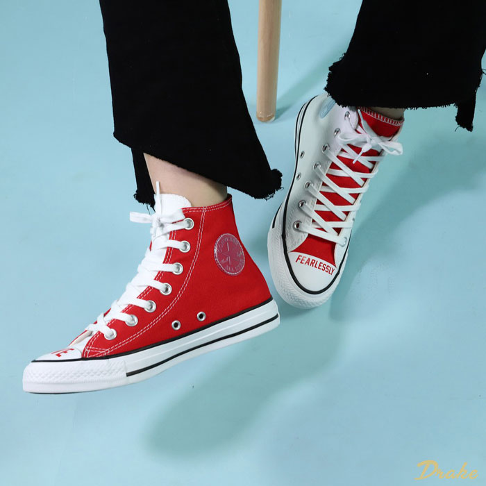 Giải mã những đôi giày Converse cổ cao hai màu độc đáo