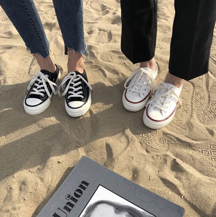 Bí mật đằng sau giày Converse nữ hở gót khiến bao nàng say mê