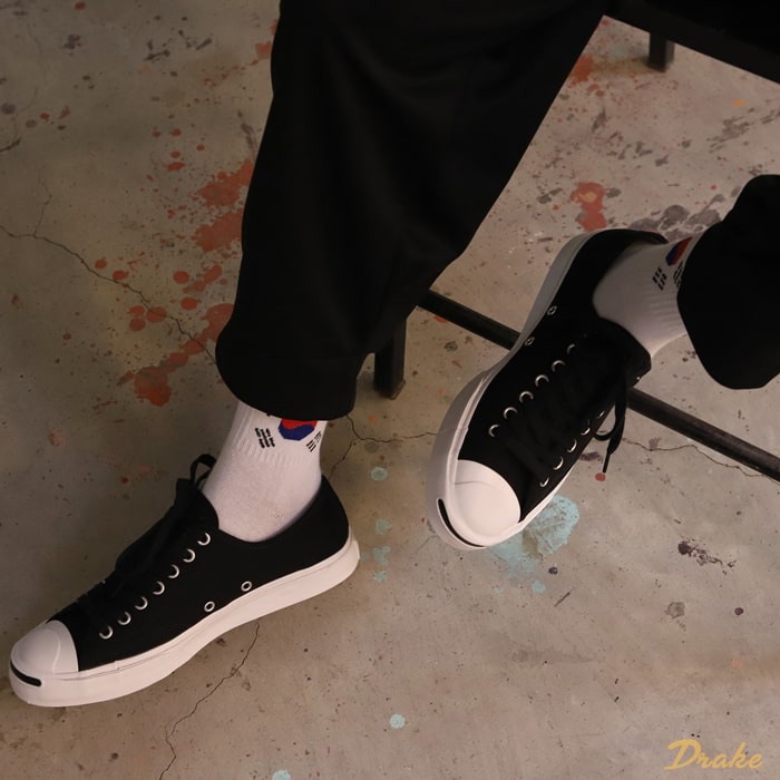 Tỏa sáng với những đôi giày cổ thấp Converse mùa hè này