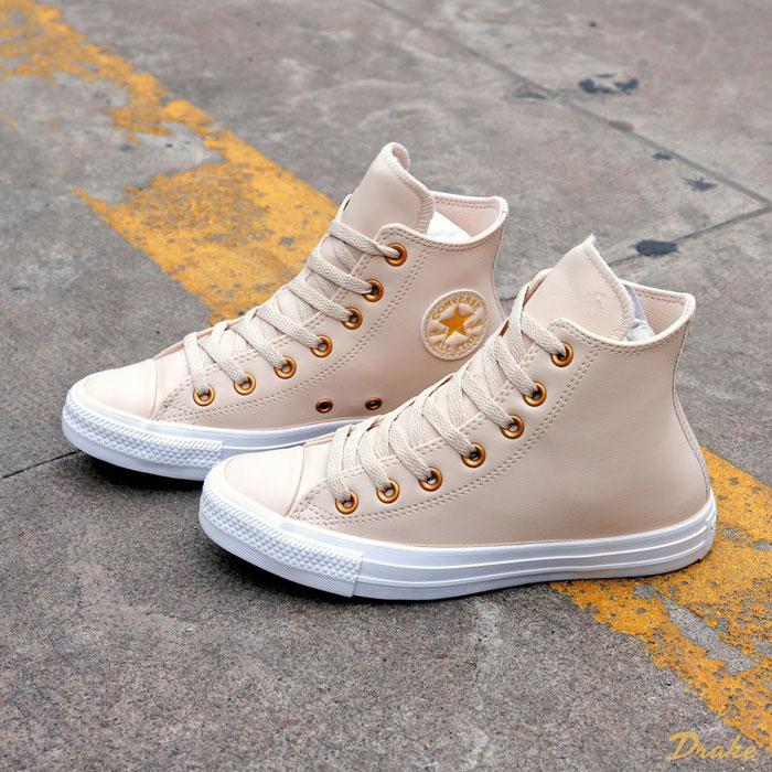 Điểm danh những đôi giày Converse nữ da chất lượng nhất hiện nay