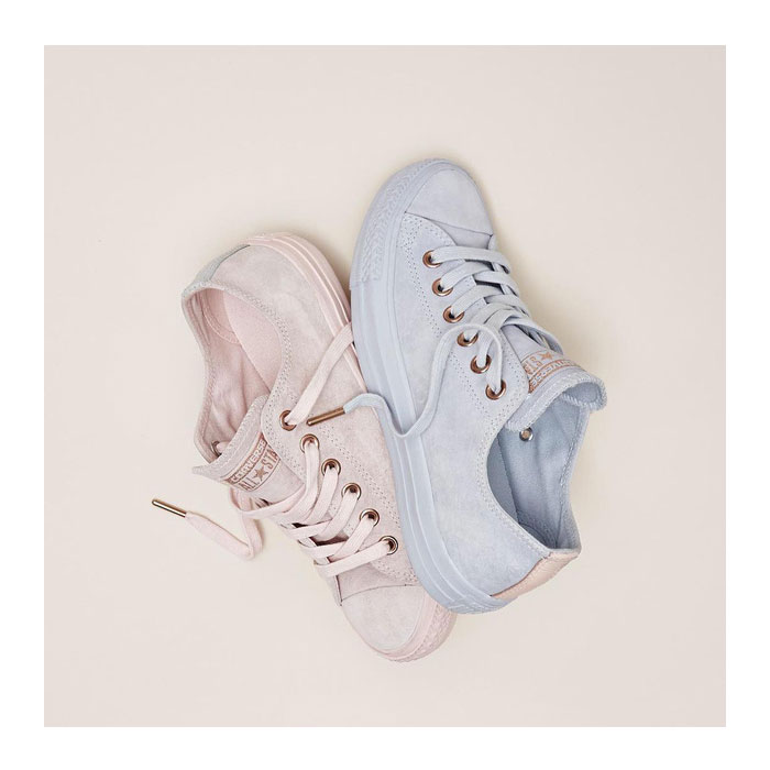 Đổi gió với  giày Converse nữ cổ thấp ngọt lịm