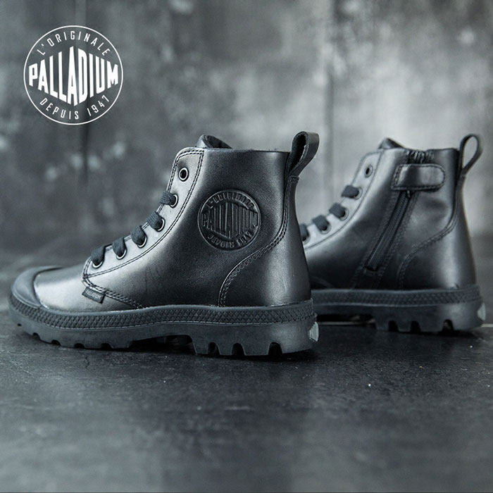 Có gì đằng sau những đôi giày Palladium da