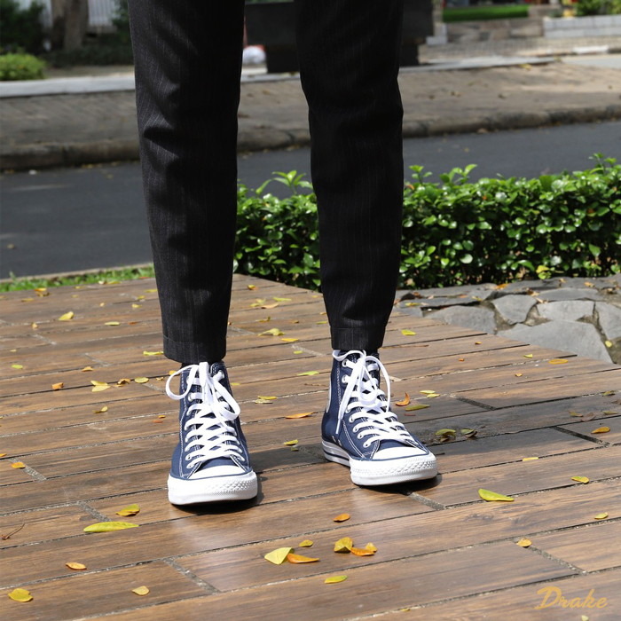 Sức hút khó cưỡng toát ra từ giày Converse Classic cao cổ xanh navy