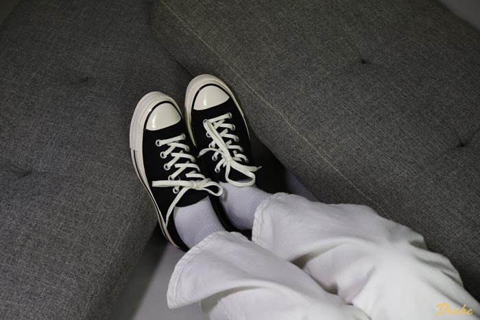 Sức hút không thể cưỡng lại của giày Converse đen