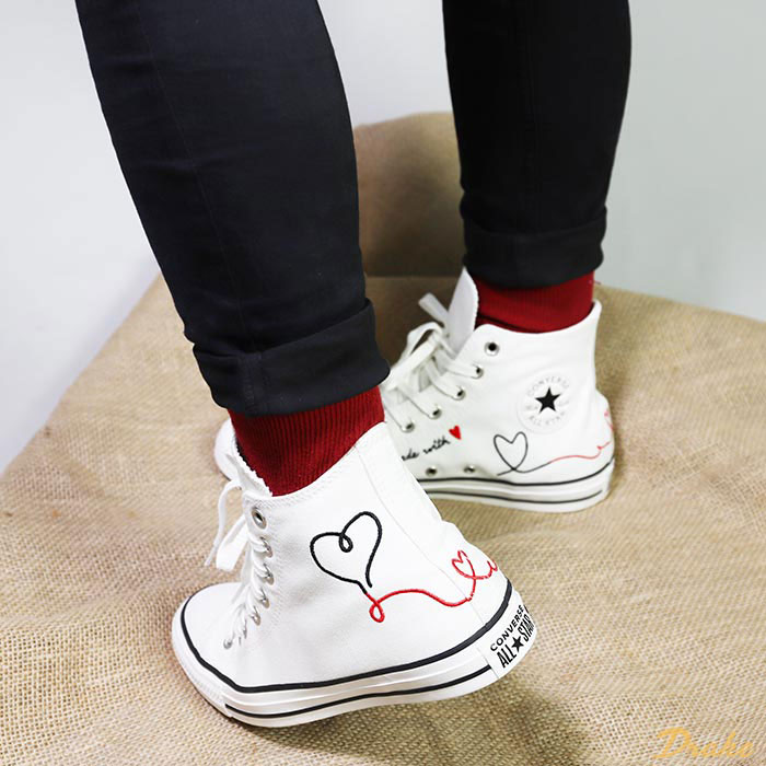 Lan toả thông điệp yêu thương cùng giày Converse trái tim