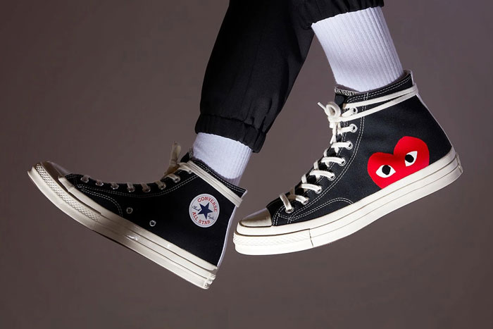 Lan toả thông điệp yêu thương cùng giày Converse trái tim