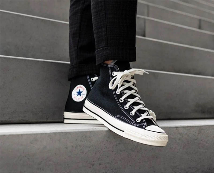 Kết hợp quần áo với giày Converse cao cổ nam sao cho chất?