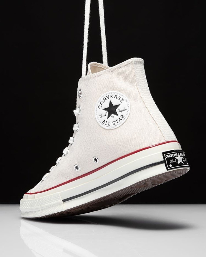 Đắm chìm trong những sắc màu giày Converse quên lối thoát