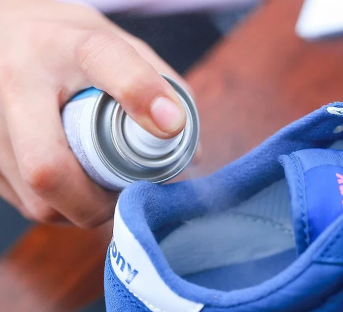 Review: Mẹo đánh bay mùi hôi giày sneaker siêu hiệu quả