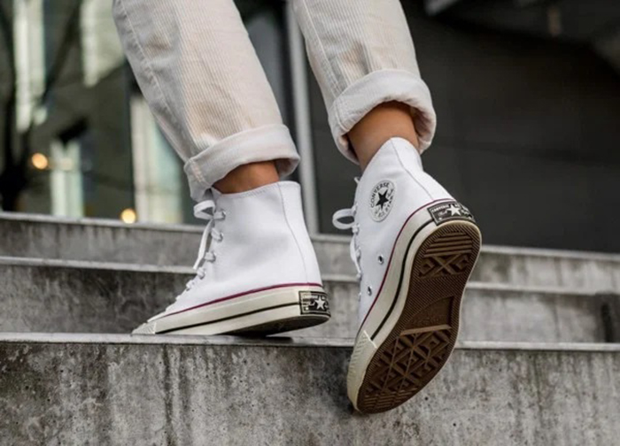 Điều gì thuyết phục bạn mua giày Converse giữa thị trường “bát nháo” hiện nay?