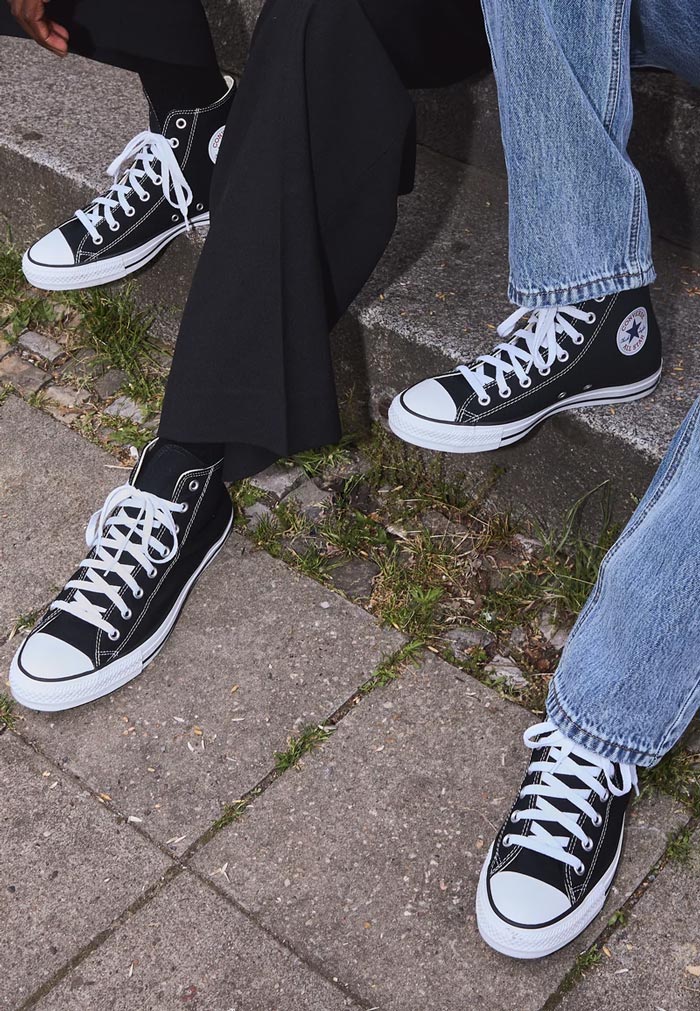 Nên mua giày Converse cổ cao hay thấp để phối đồ dễ hơn?