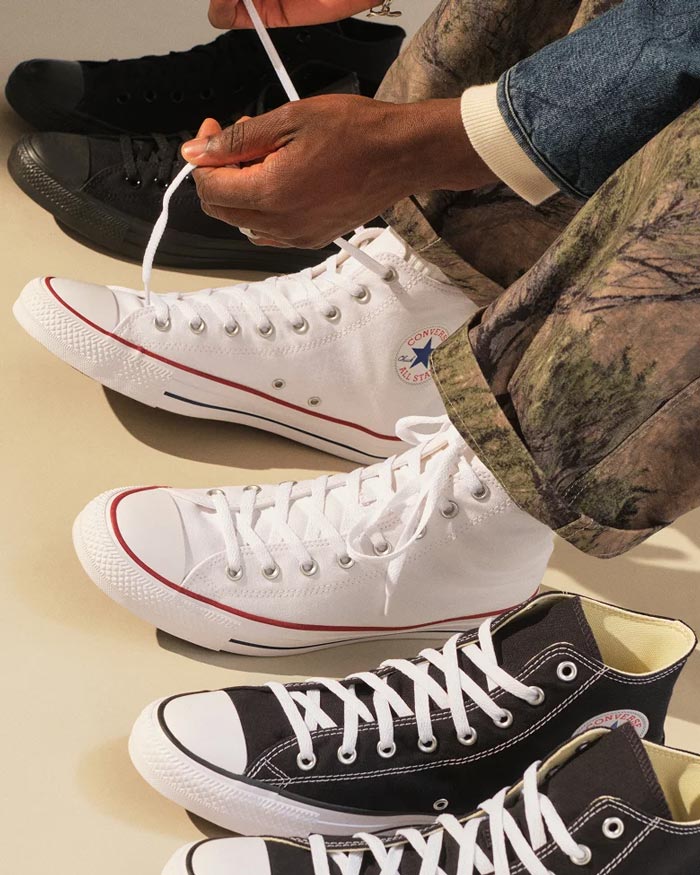 Nên mua giày Converse cổ cao hay thấp để phối đồ dễ hơn?