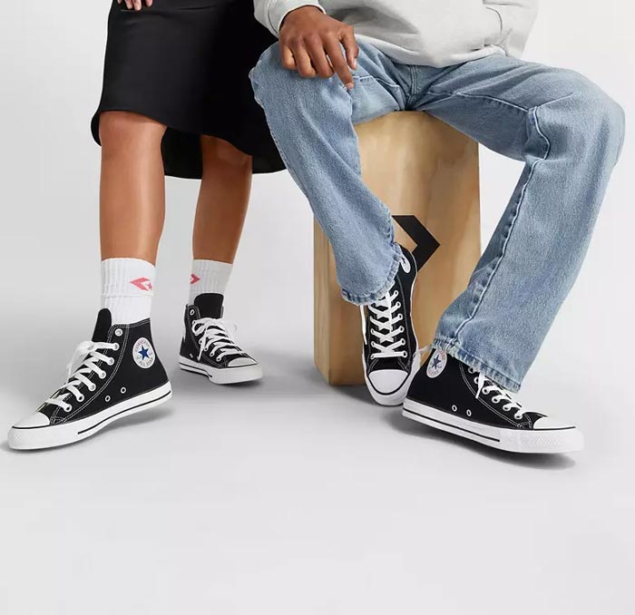 Nên mua giày Converse cổ cao hay thấp để phối đồ dễ hơn?