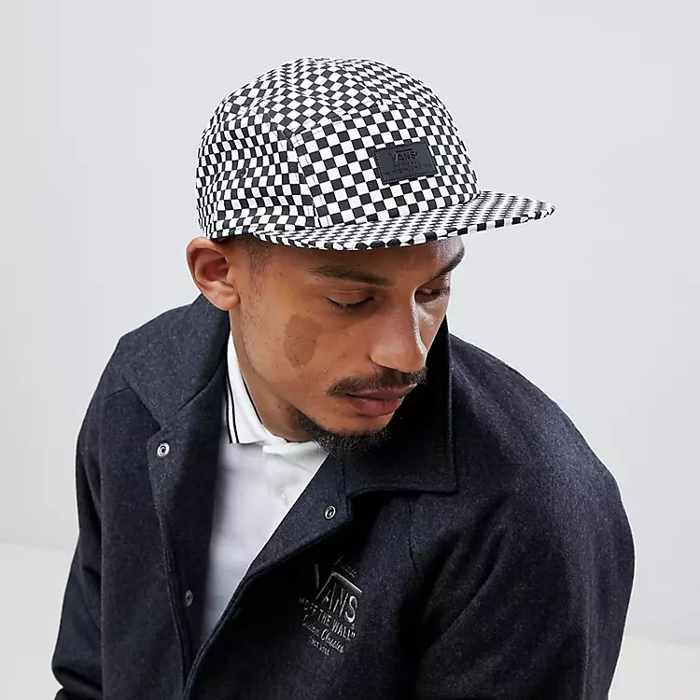 Cùng nón Vans Caro tránh nắng mùa hè nhưng cũng thật phong cách