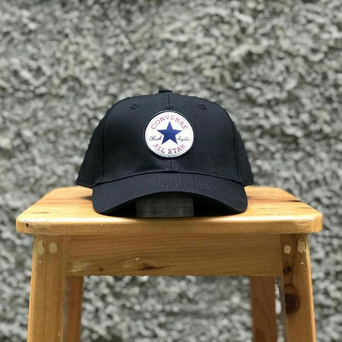 Tăng vẻ cool ngầu cho phong cách streetwear với nón lưỡi trai Converse