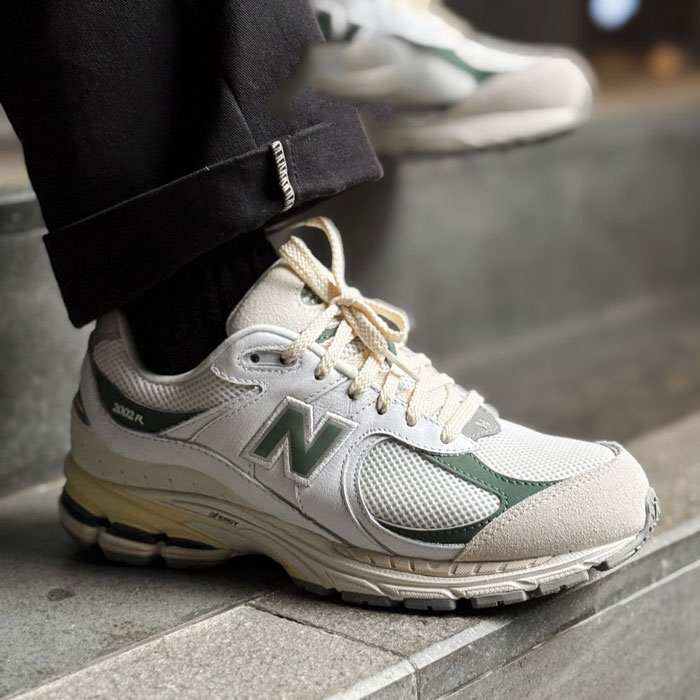 New Balance 2002R - Giá trị di sản tạo nên một huyền thoại
