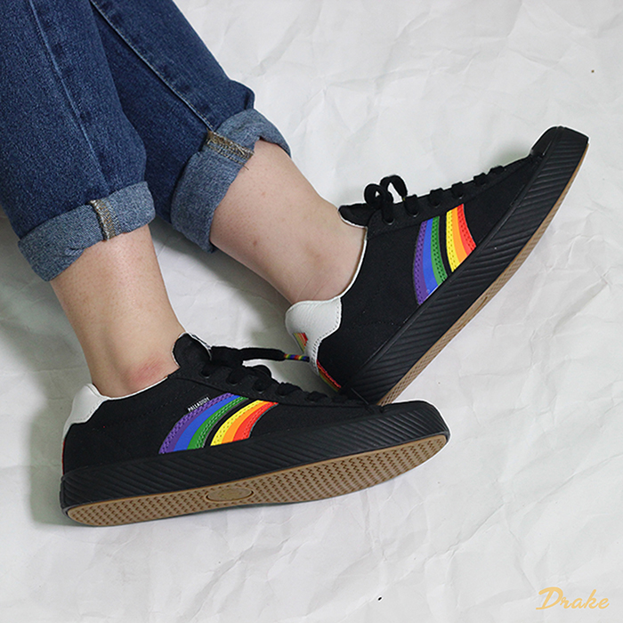 Thử sức với phong cách nổi bật cùng bộ đôi Palladium cầu vồng