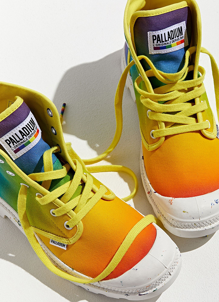 Thử sức với phong cách nổi bật cùng bộ đôi Palladium cầu vồng