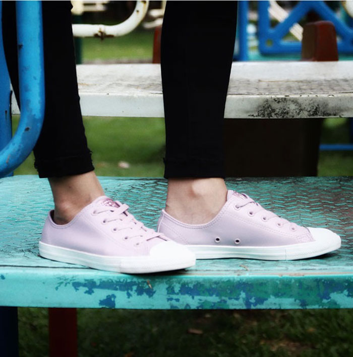 Phong cách giày Converse nữ hô biến vẻ rạng rỡ cho phái đẹp
