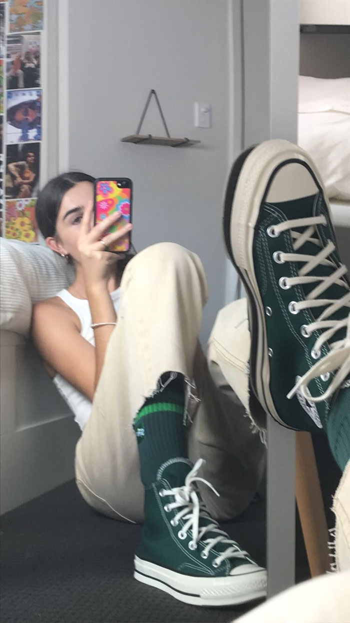 Quần jean giày converse - Combo bất hủ cho những ngày lười
