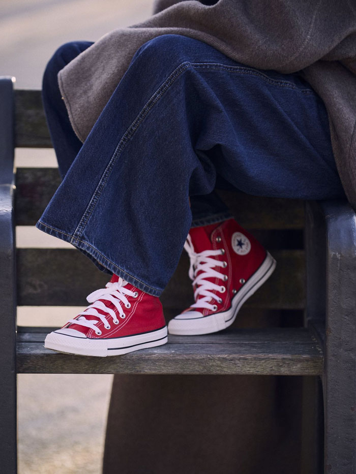 Quần jean giày converse - Combo bất hủ cho những ngày lười