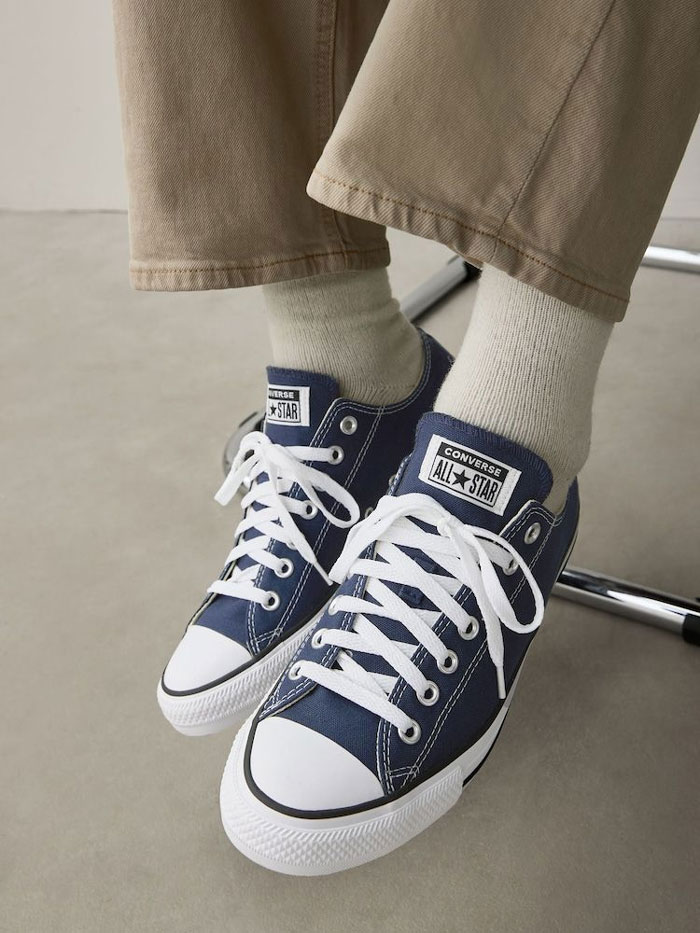 Quần jean giày converse - Combo bất hủ cho những ngày lười