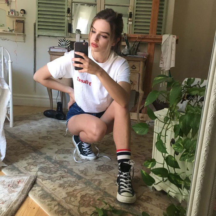 Phá cách cùng tất converse cổ cao cho mọi outfit thường ngày