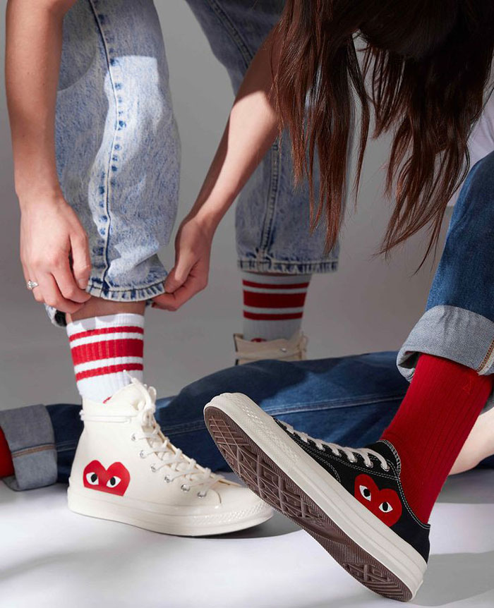 Học hỏi gì từ cách mix match sành điệu với tất Converse nữ 