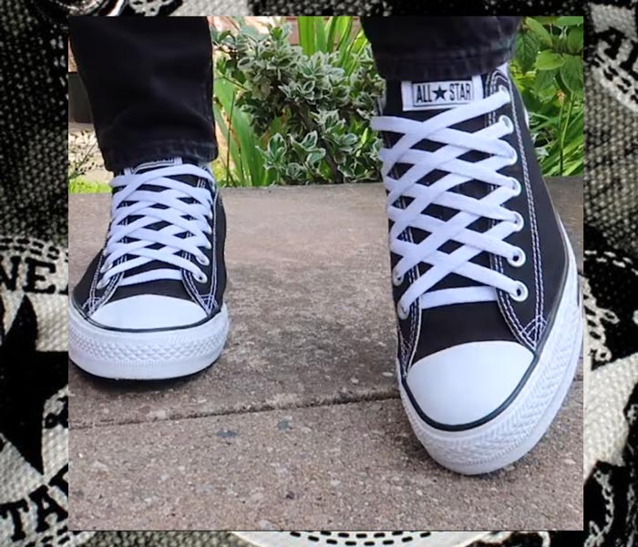 Kiểu thắt dây giày Converse cổ thấp độc đáo làm mới đôi giày của bạn