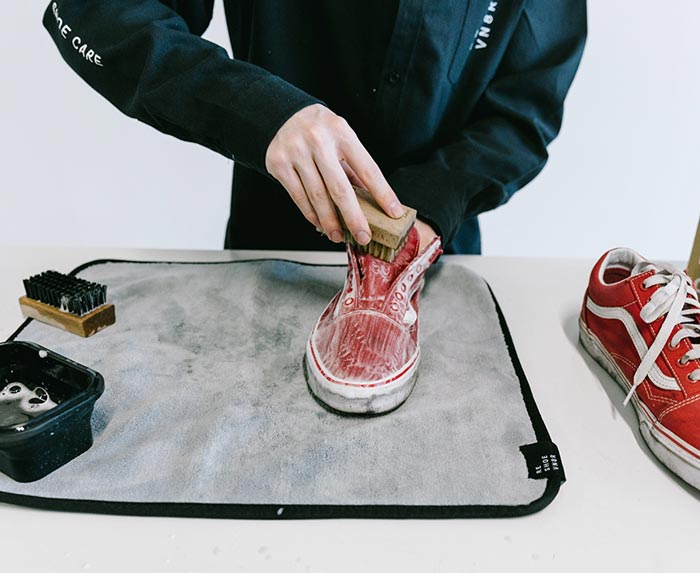 Bỏ túi những cách vệ sinh giày Vans tại nhà trông như mới
