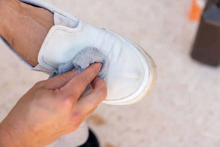 Bỏ túi những cách vệ sinh giày Vans tại nhà trông như mới