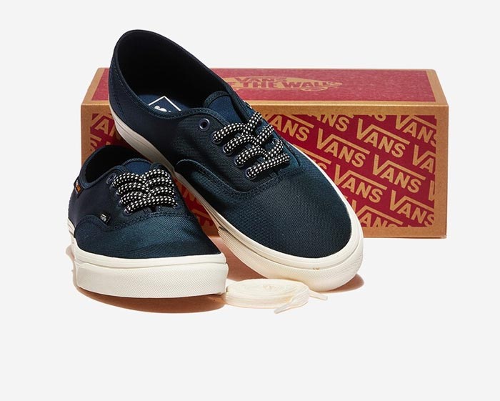 Đánh thức gu thời trang đường phố với Vans Cordura Dress Blues 