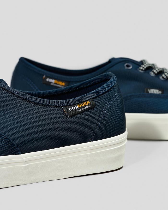Đánh thức gu thời trang đường phố với Vans Cordura Dress Blues 