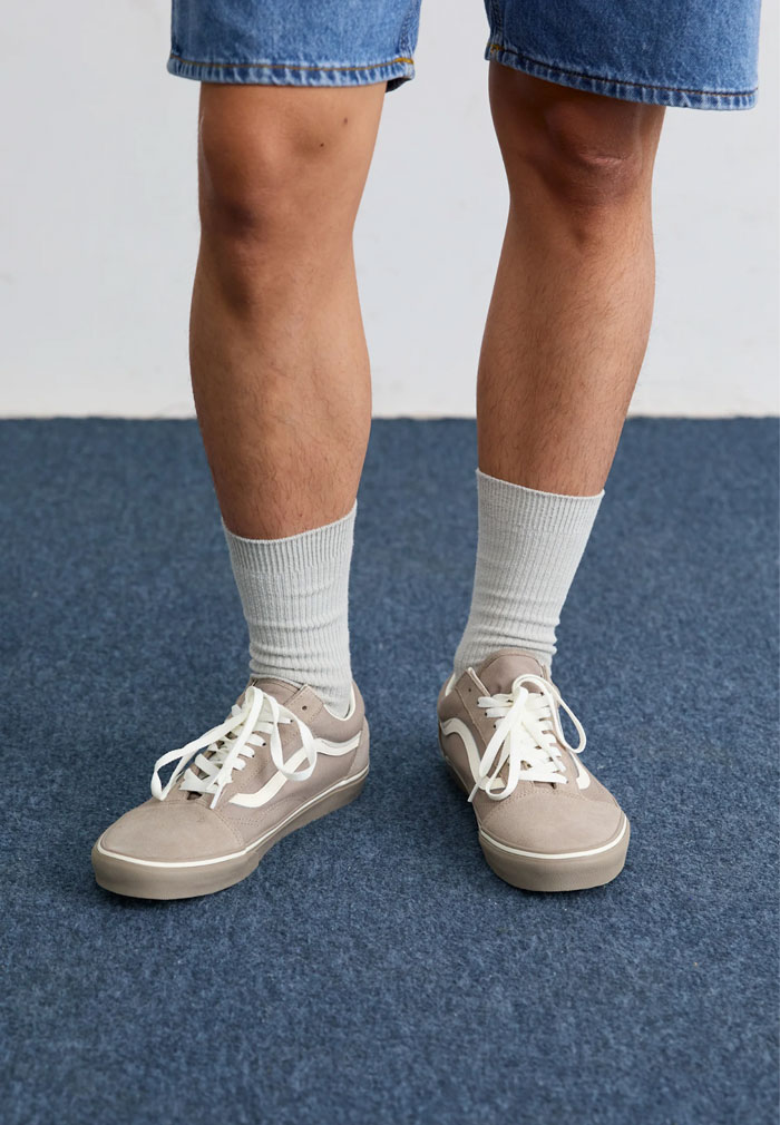 Bước đi cùng phong cách – Vans Old Skool Pop Gray dẫn đầu xu hướng