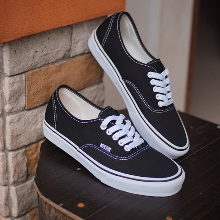 Đôi nét về những mẫu giày Vans Authentic Classic làm các tín đồ say mê