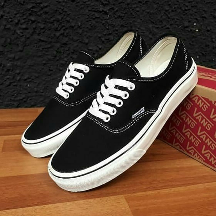 Đôi nét về những mẫu giày Vans Authentic Classic làm các tín đồ say mê