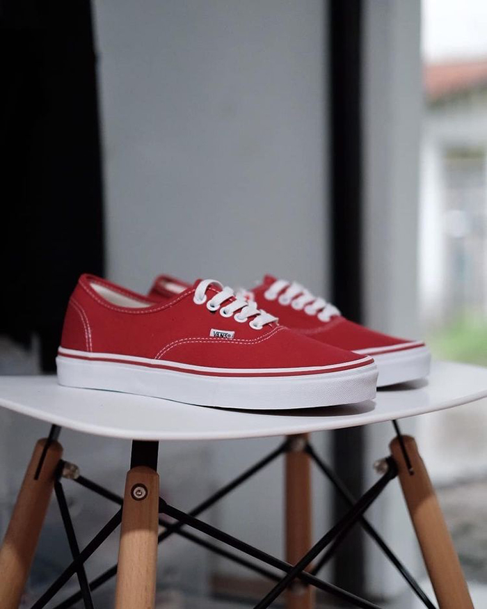 Đôi nét về những mẫu giày Vans Authentic Classic làm các tín đồ say mê