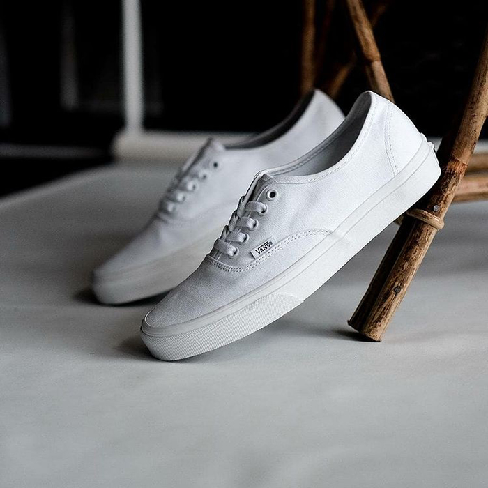 Đôi nét về những mẫu giày Vans Authentic Classic làm các tín đồ say mê