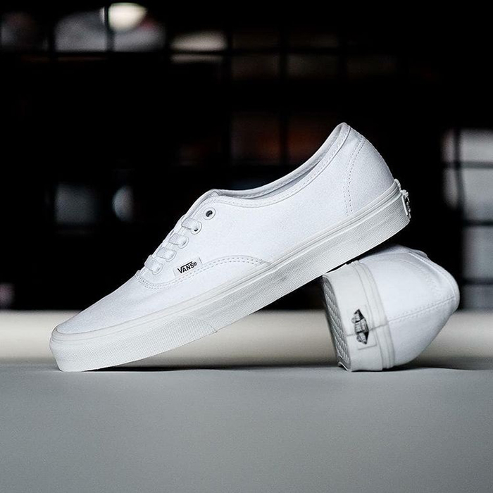 Đôi nét về những mẫu giày Vans Authentic Classic làm các tín đồ say mê