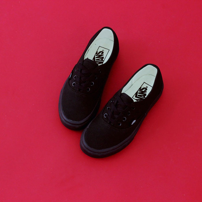 Khám phá những mẫu giày Vans Authentic đen basic vạn người mê