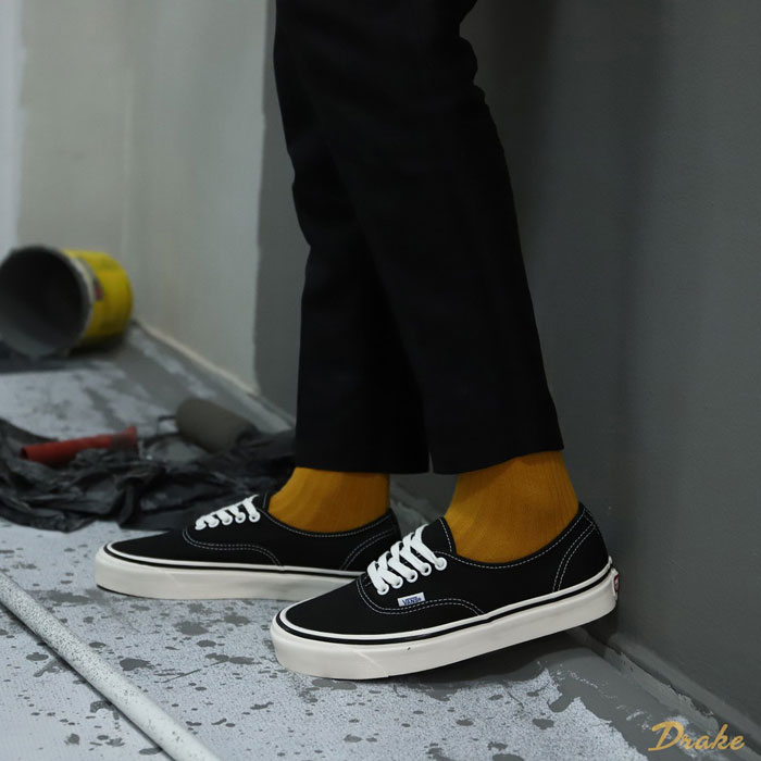 Khám phá những mẫu giày Vans Authentic đen basic vạn người mê
