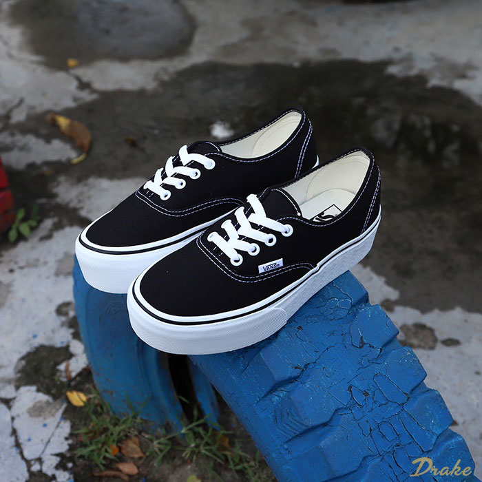 Khám phá những mẫu giày Vans Authentic đen basic vạn người mê