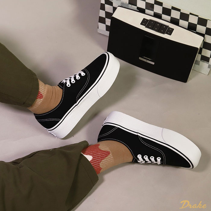 Khám phá những mẫu giày Vans Authentic đen basic vạn người mê