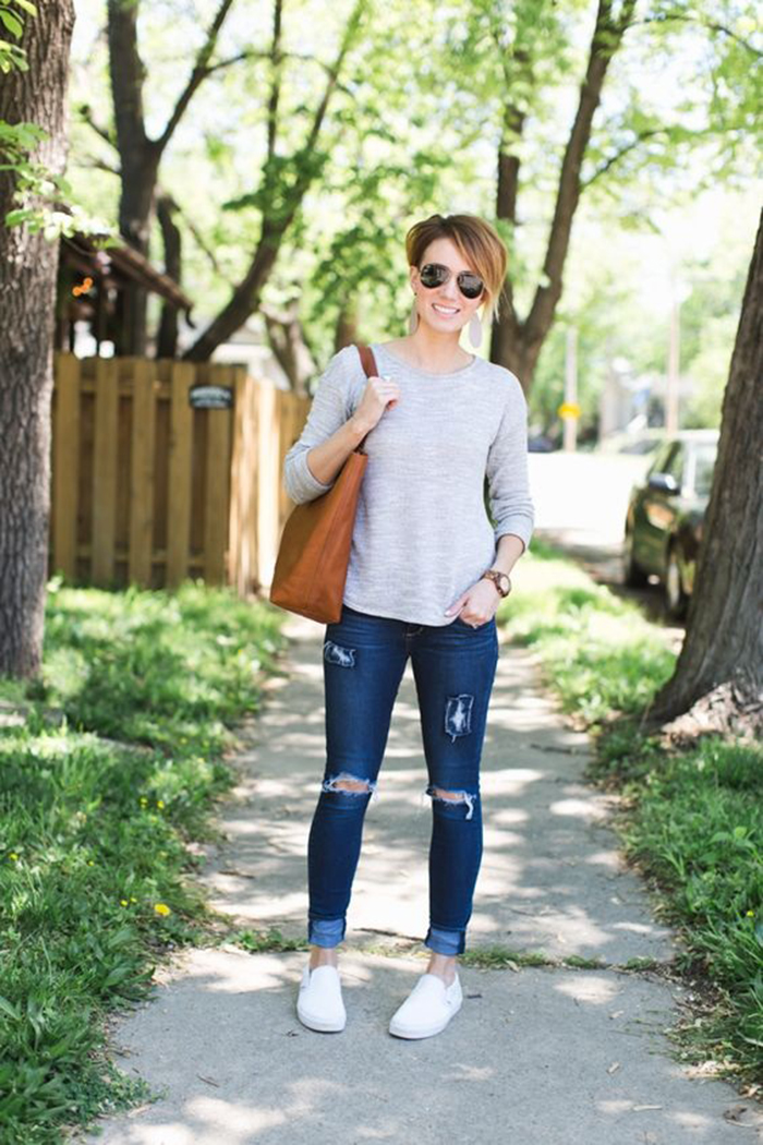 Nhẹ nhàng nhưng cũng đầy cá tính với những đôi Vans lười trắng