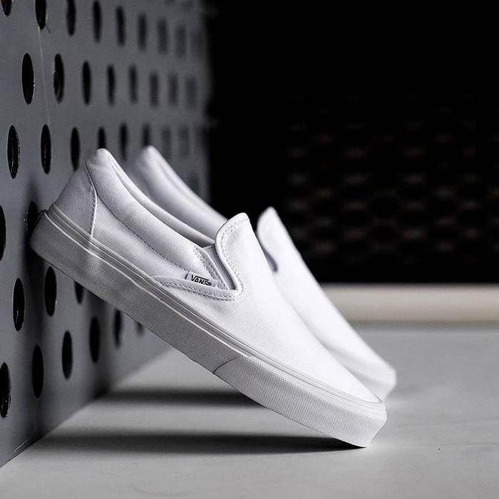 Sở Hữu Ngay Một Đôi Vans Slip-On All White Cho Ngày Mới Thêm “Tươi”