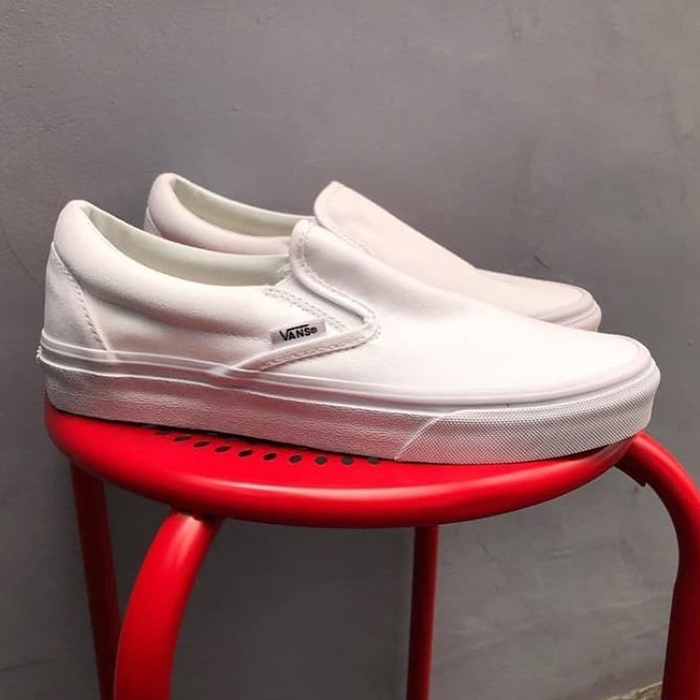 Sở hữu ngay một đôi Vans Slip-On All White cho ngày mới thêm “tươi”