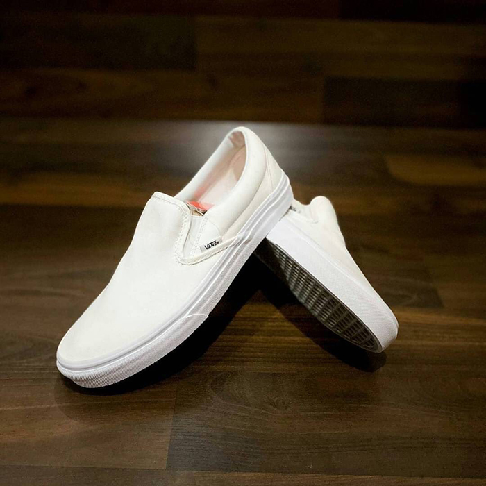 Sở hữu ngay một đôi Vans Slip-On All White cho ngày mới thêm “tươi”
