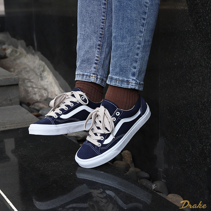 Giải mã câu hỏi “Vans UA là gì” dành cho các fan sneakers nhập môn