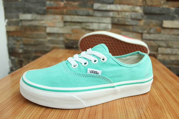 Mướt mắt với loạt giày Vans Xanh Ngọc đậm chất cool