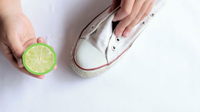 Cùng Drake chia sẻ kinh nghiệm xử lý giày Converse cũ cực hiệu quả 